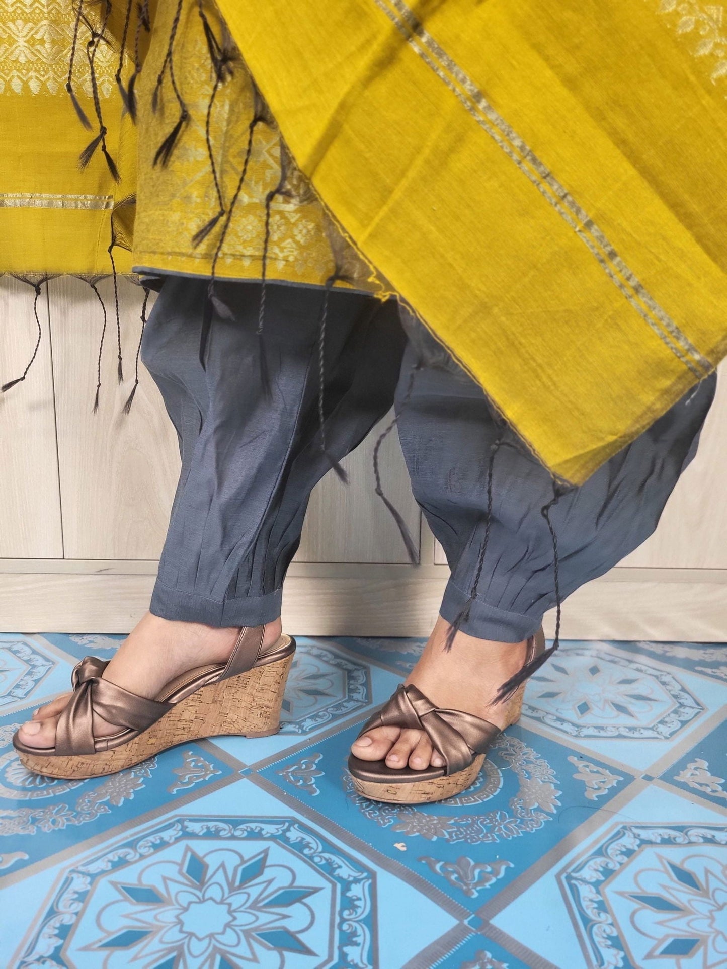 হাফ সিল্ক জামদানি তাঁত কাজের সালোয়ার কামিজ-বাসন্তী+অ্যাশ মিক্স কালার - China To BD Web