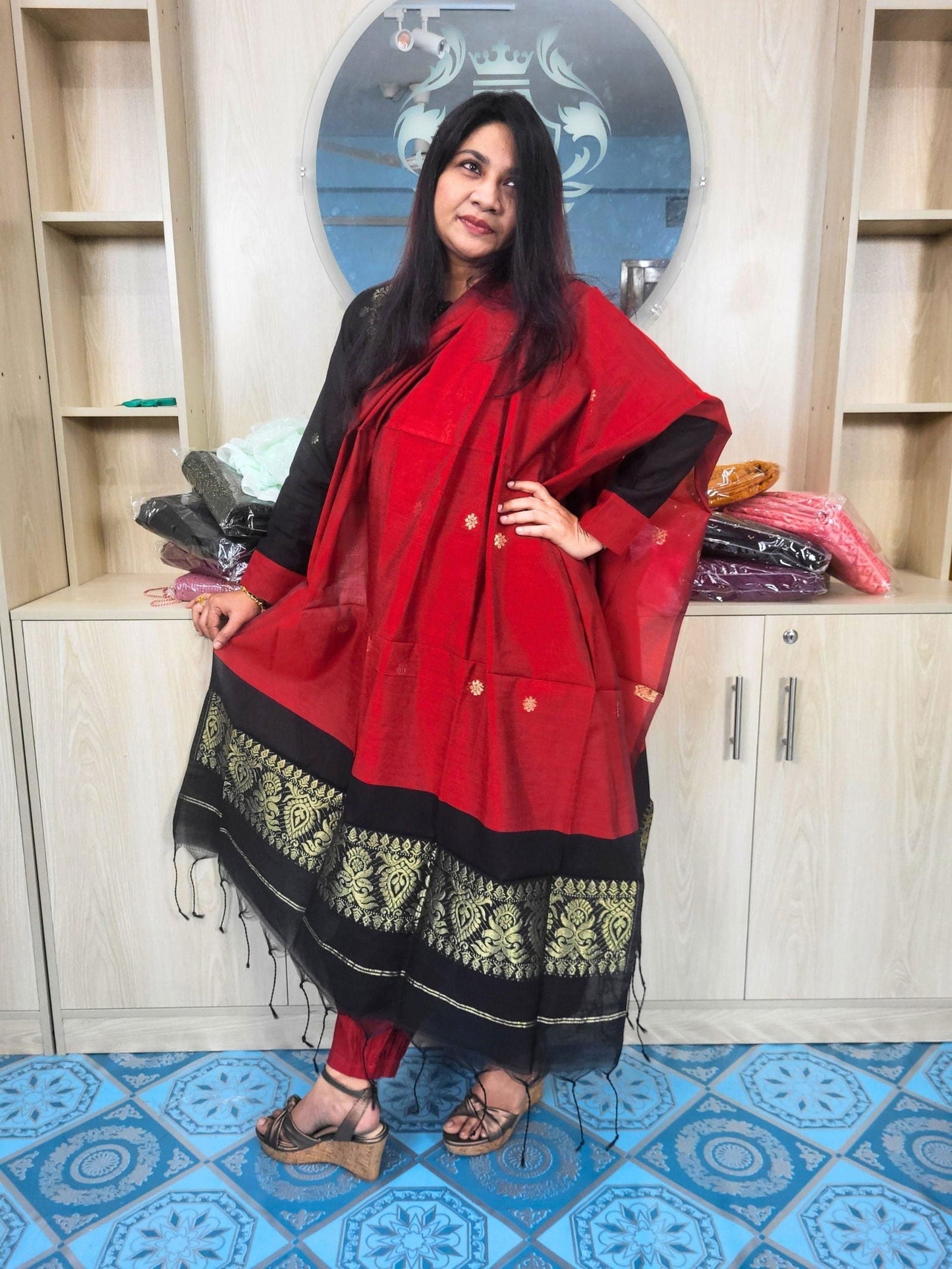 হাফ সিল্ক জামদানি তাঁত কাজের সালোয়ার কামিজ-ব্ল্যাক+রেড মিক্স কালার - China To BD Web