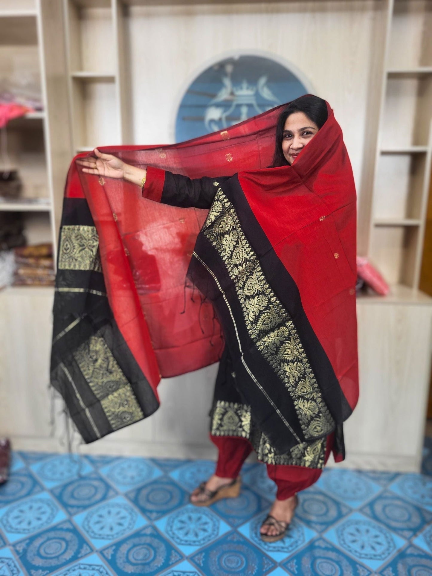হাফ সিল্ক জামদানি তাঁত কাজের সালোয়ার কামিজ-ব্ল্যাক+রেড মিক্স কালার - China To BD Web