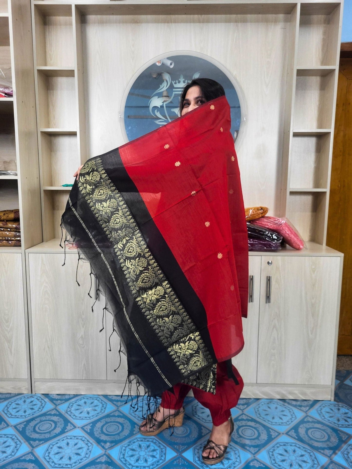 হাফ সিল্ক জামদানি তাঁত কাজের সালোয়ার কামিজ-ব্ল্যাক+রেড মিক্স কালার - China To BD Web