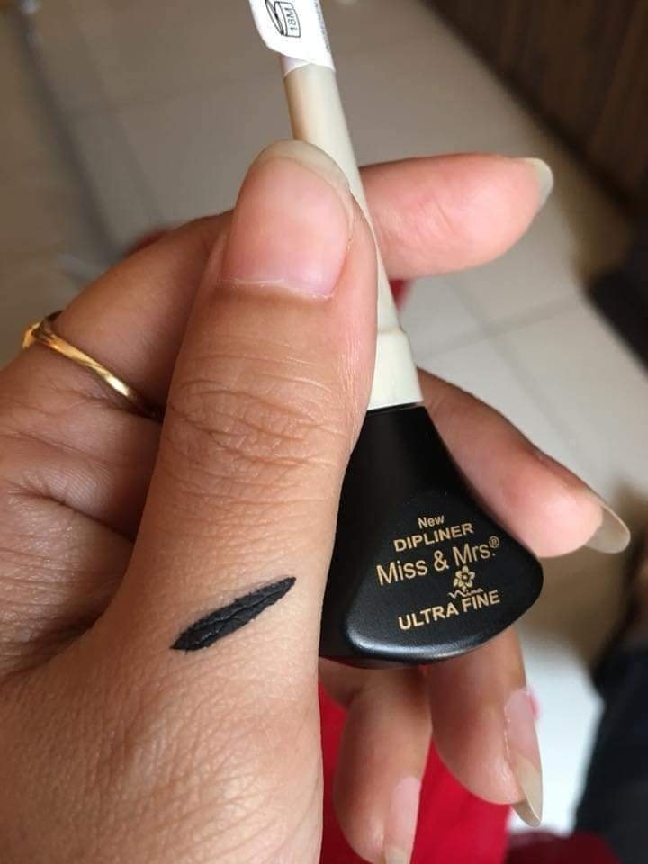 Miss &amp; Mrs. Ultra-Fine Dipliner-Black Color