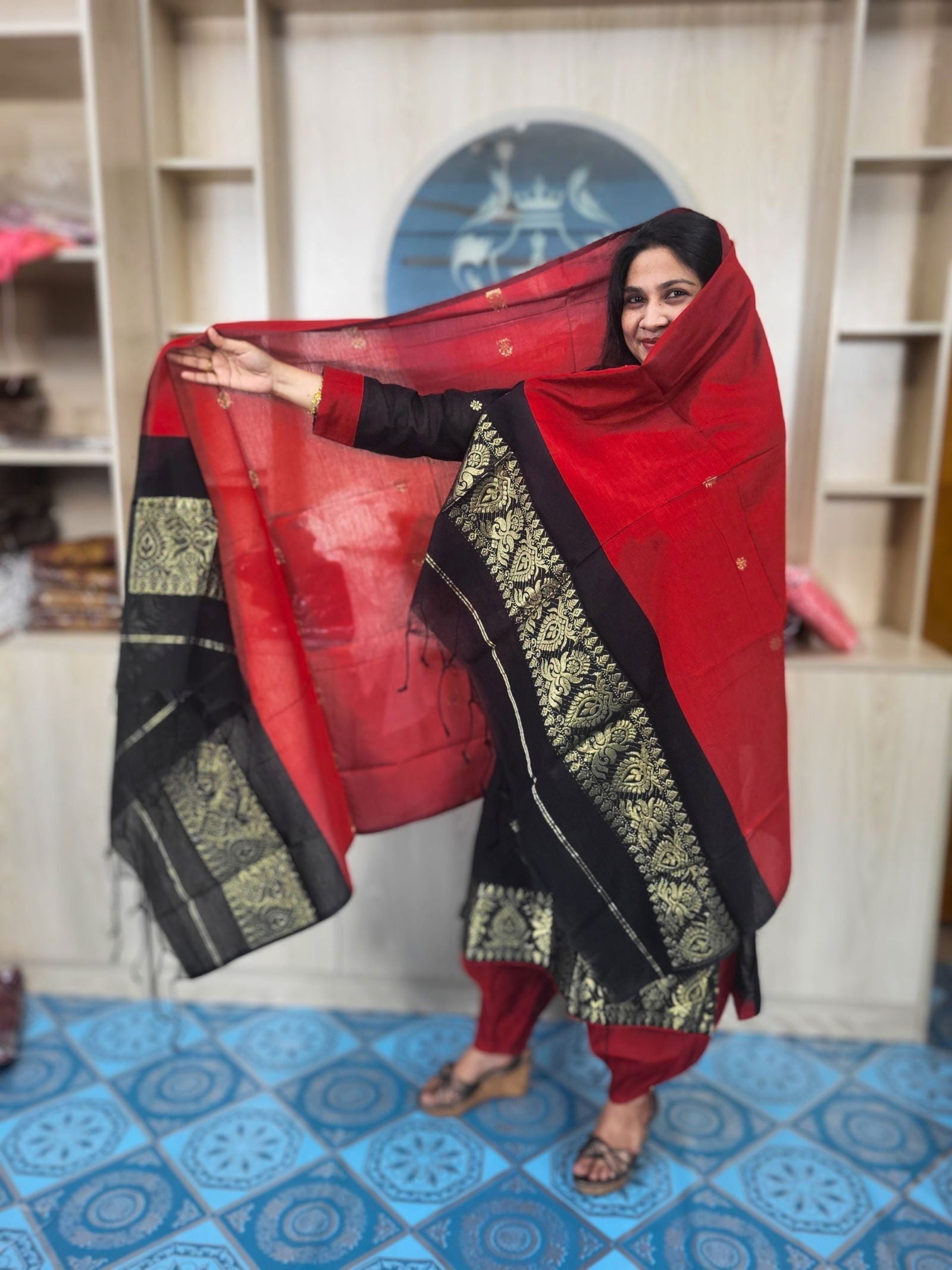 হাফ সিল্ক জামদানি তাঁত কাজের সালোয়ার কামিজ-ব্ল্যাক+রেড মিক্স কালার - China To BD Web